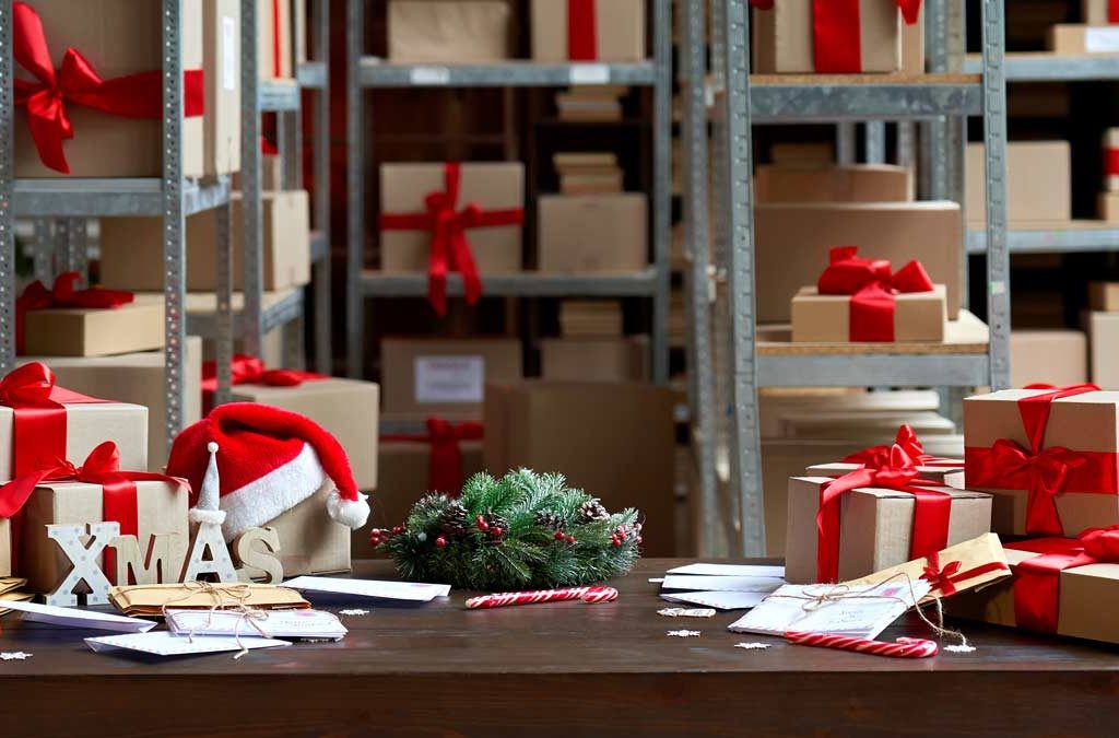 Weinachtszeit ist Lieferzeit - Symbolbild Versandlogistik im Weihnachtsgeschäft