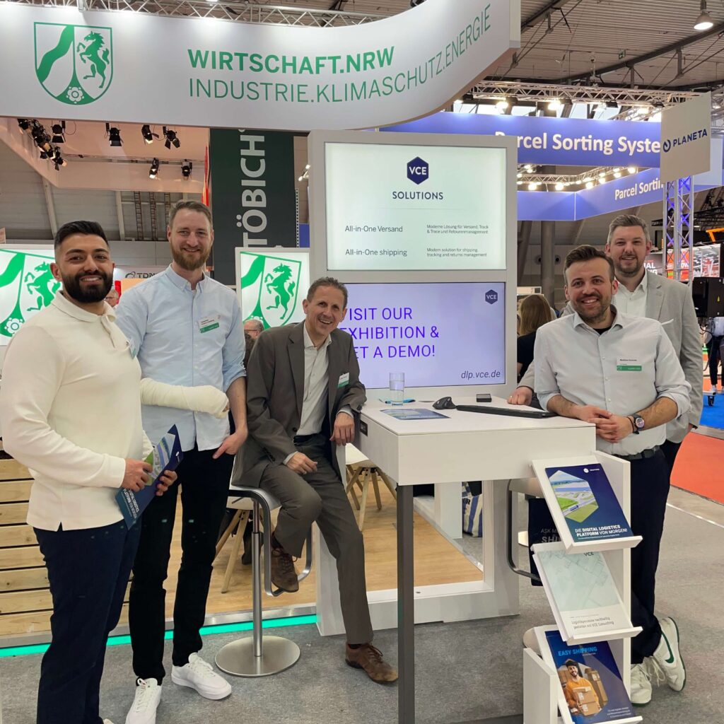 VCE Mitarbeiter auf der LogiMat Messe in Stuttgart
