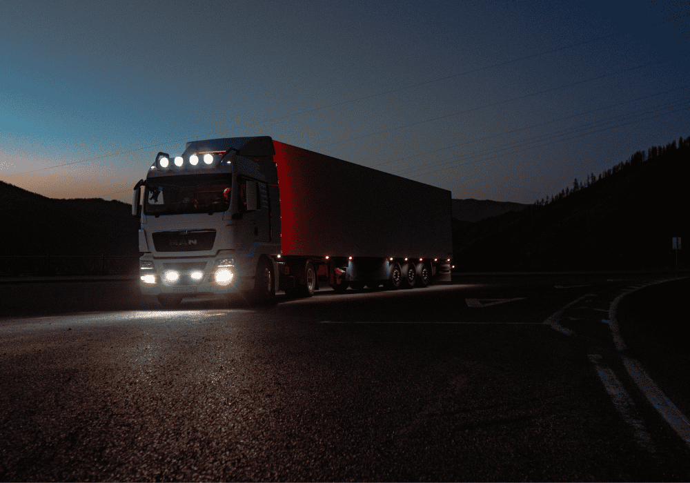 LKW einer Spedition auf Parkplatz